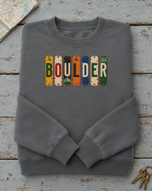 Boulder, Colorado vintage license plate sweatshirt in Pepper