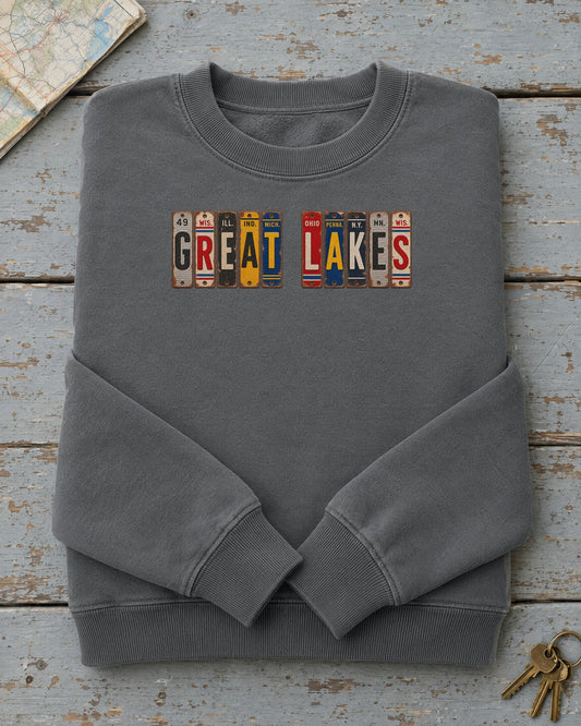 Great Lakes vintage license plate sweatshirt in Pepper