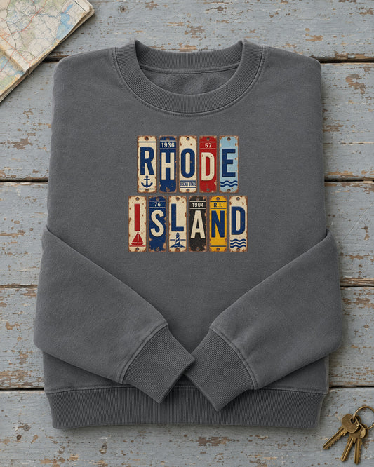 Rhode Island vintage license plate sweatshirt in Pepper