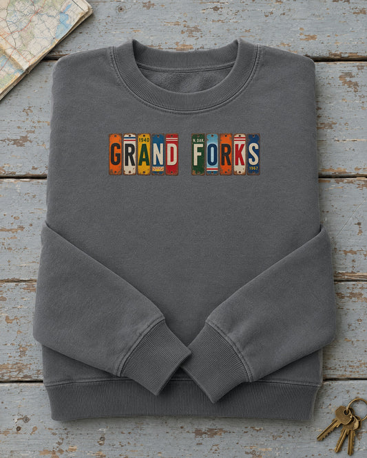 Grand Forks, North Dakota vintage license plate sweatshirt in Pepper