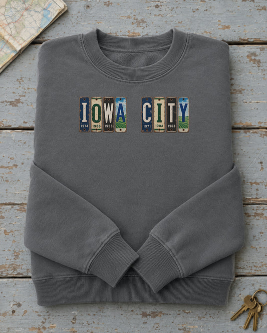 Iowa City, Iowa vintage license plate sweatshirt in Pepper