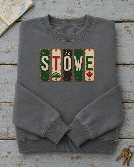 Stowe, Vermont vintage license plate sweatshirt in Pepper
