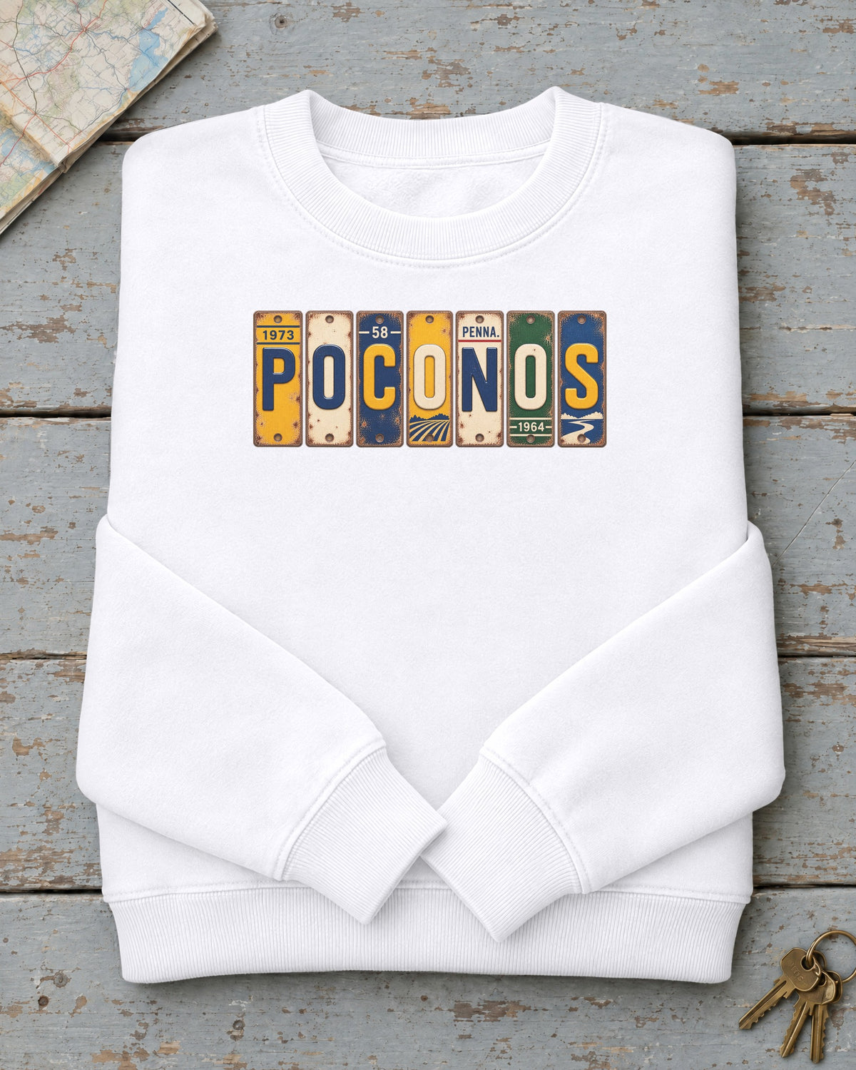 Poconos, Pennsylvania vintage license plate sweatshirt in White