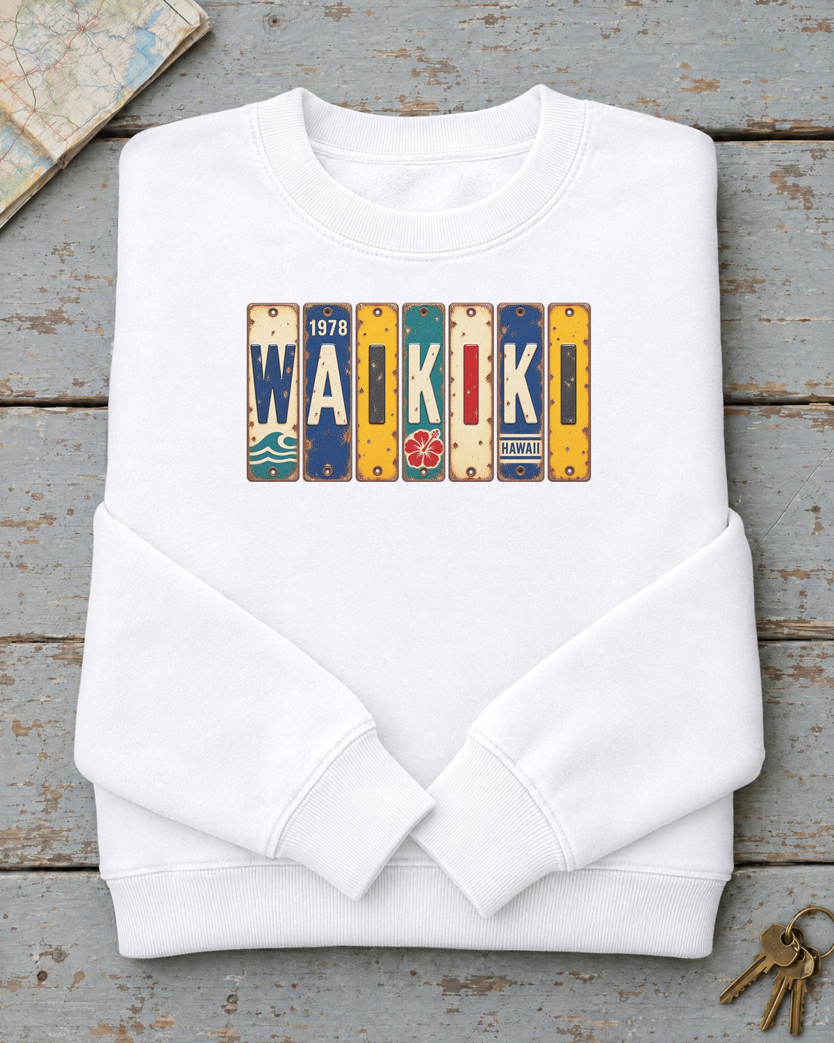Waikiki, Hawaii vintage license plate sweatshirt in White