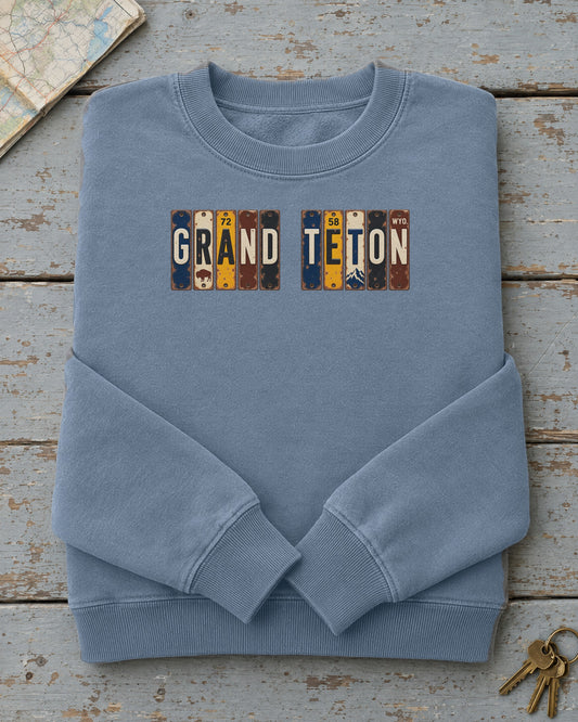 Grand Teton, Wyoming vintage license plate sweatshirt in Blue Jean