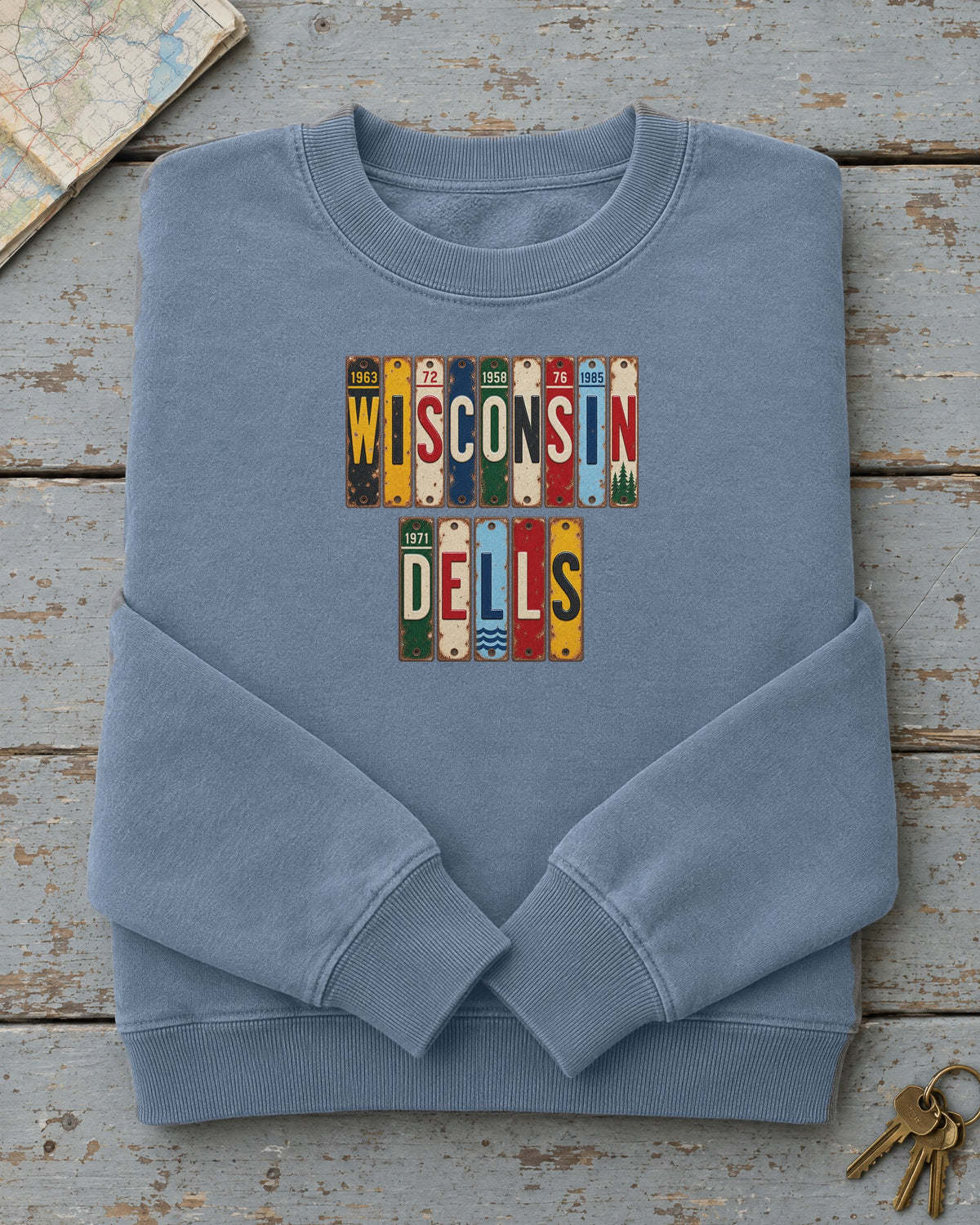 Wisconsin Dells, Wisconsin vintage license plate sweatshirt in Blue Jean