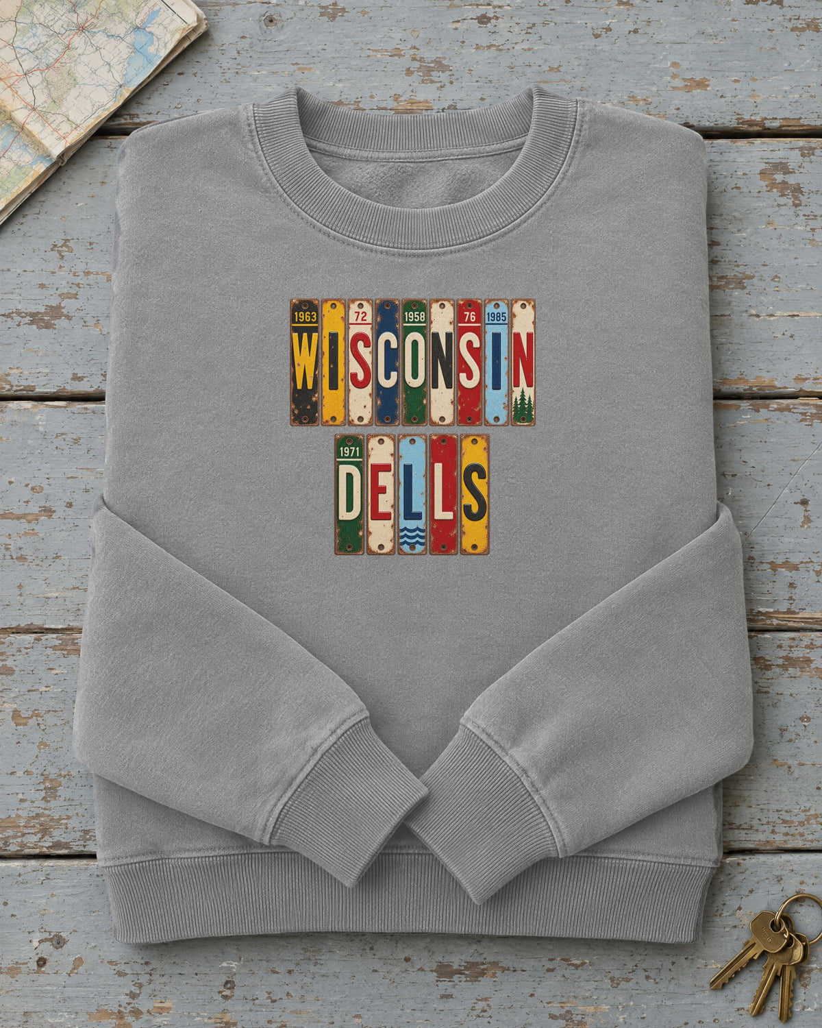 Wisconsin Dells, Wisconsin vintage license plate sweatshirt in Grey