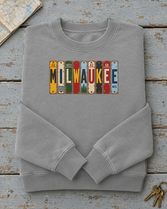 Milwaukee, Wisconsin vintage license plate sweatshirt in Grey