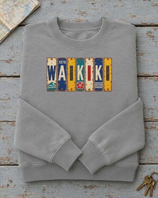 Waikiki, Hawaii vintage license plate sweatshirt in Grey