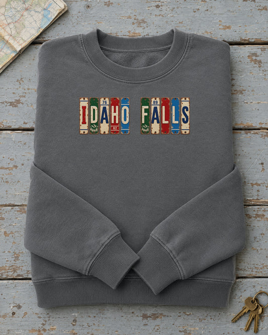 Idaho Falls, Idaho vintage license plate sweatshirt in Pepper