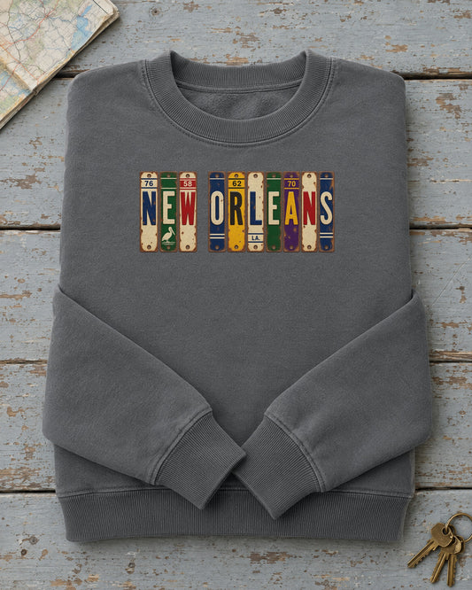 New Orleans, Louisiana vintage license plate sweatshirt in Pepper