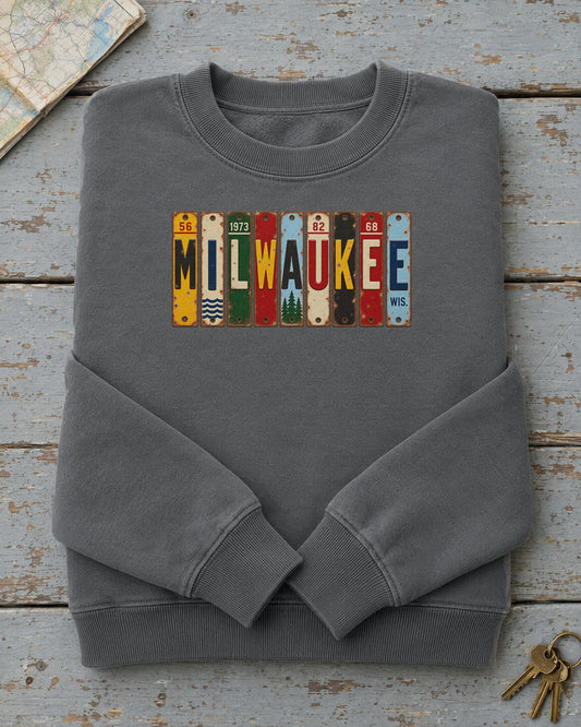 Milwaukee, Wisconsin vintage license plate sweatshirt in Pepper