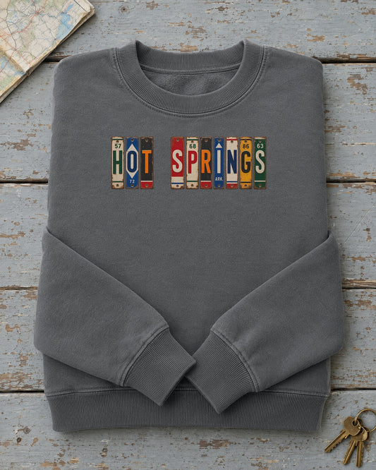 Hot Springs, Arkansas vintage license plate sweatshirt in Pepper