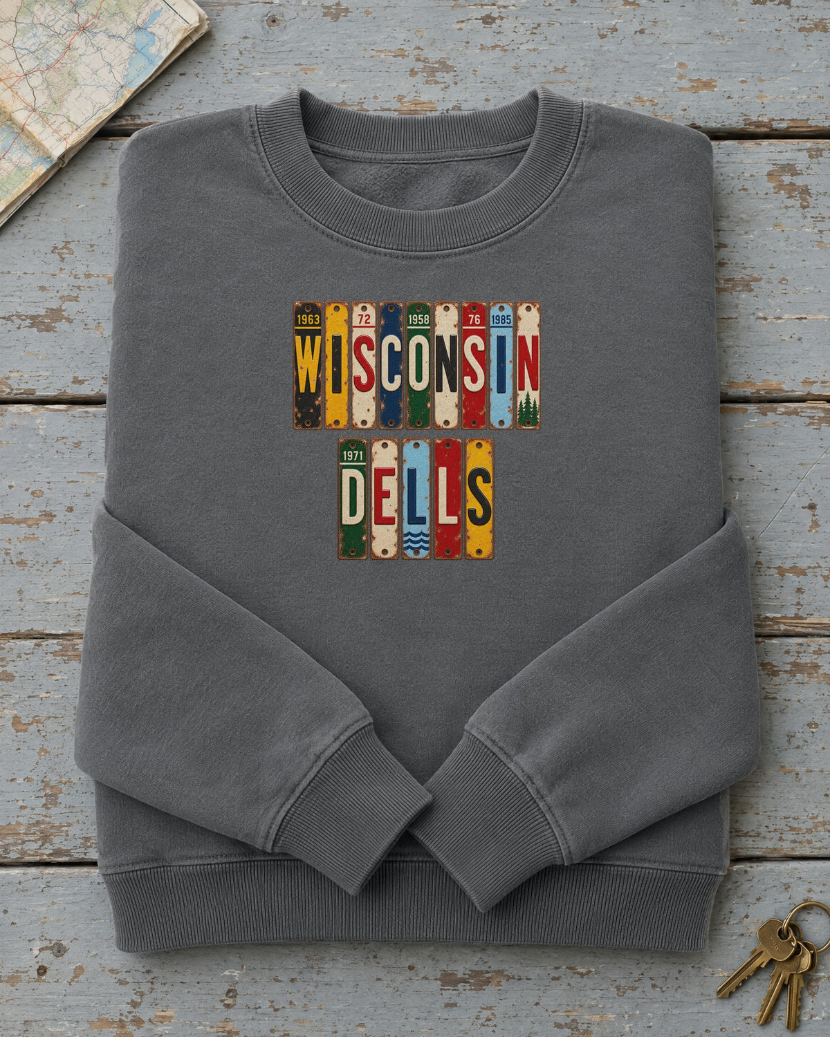 Wisconsin Dells, Wisconsin vintage license plate sweatshirt in Pepper