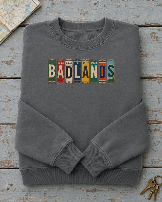 Badlands, South Dakota vintage license plate sweatshirt in Pepper