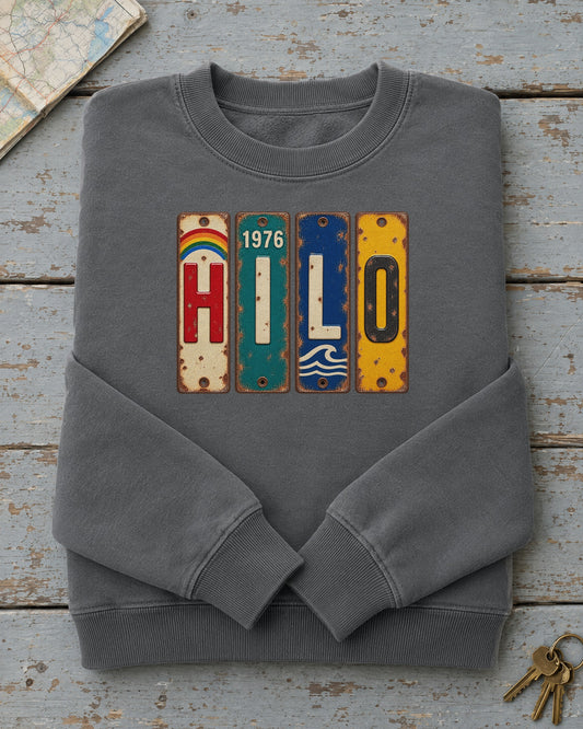 Hilo, Hawaii vintage license plate sweatshirt in Pepper