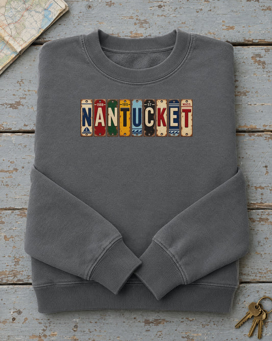 Nantucket, Massachusetts vintage license plate sweatshirt in Pepper