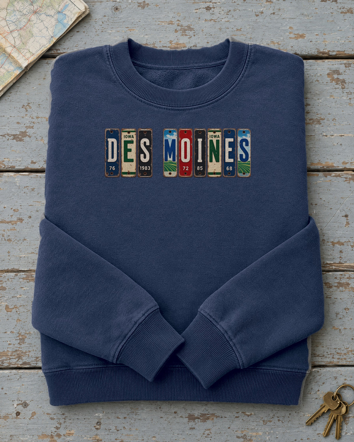 Des Moines, Iowa vintage license plate sweatshirt in True Navy