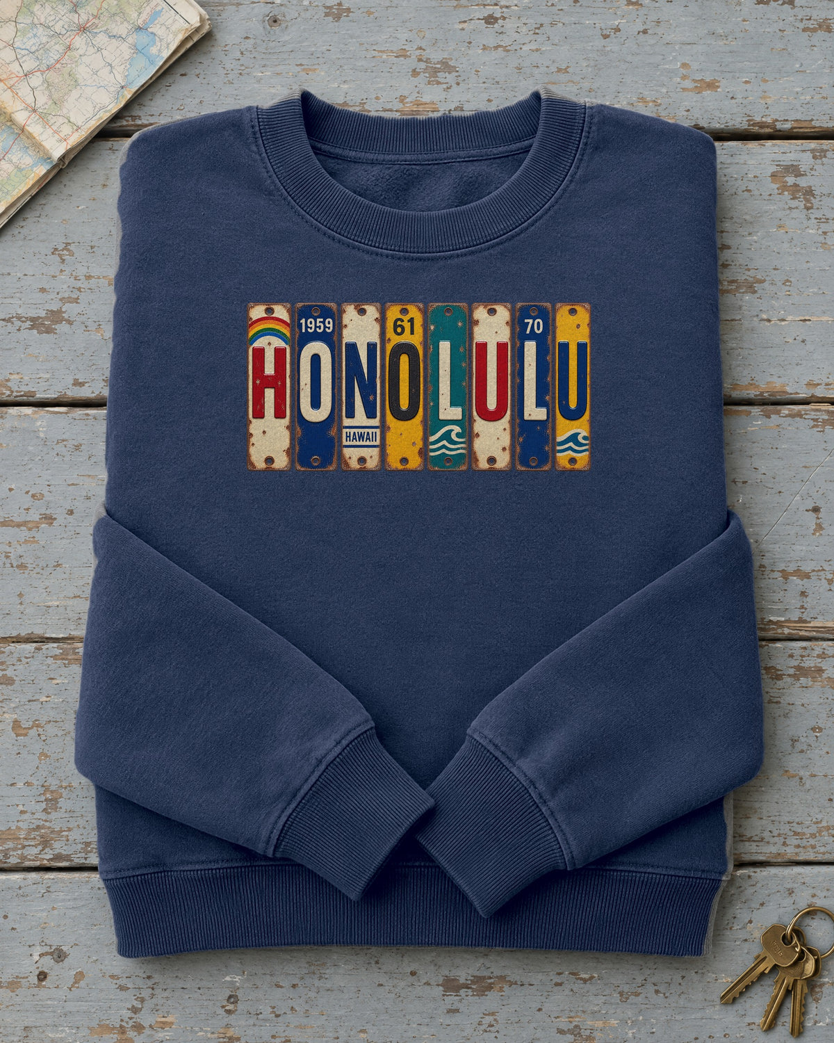 Honolulu, Hawaii vintage license plate sweatshirt in True Navy