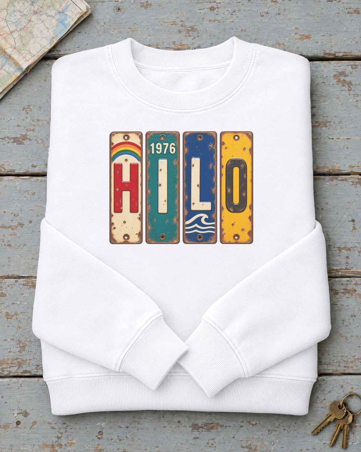 Hilo, Hawaii vintage license plate sweatshirt in White