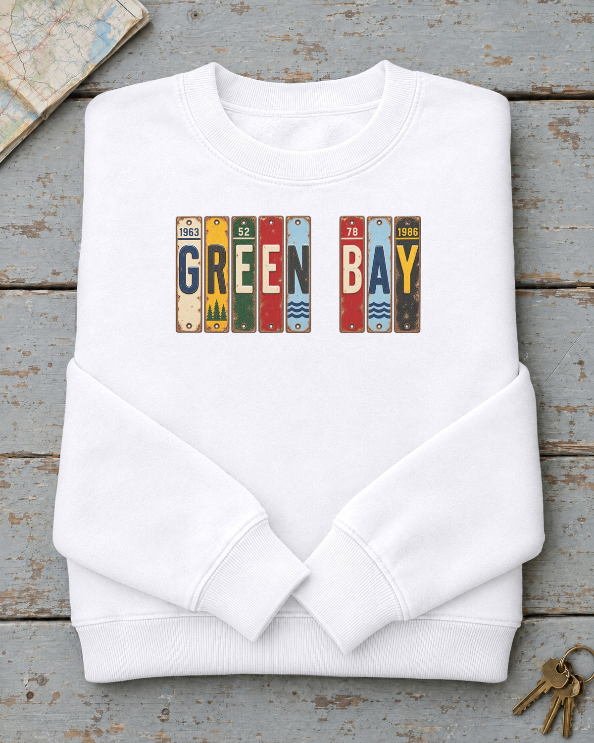 Green Bay, Wisconsin vintage license plate sweatshirt in White