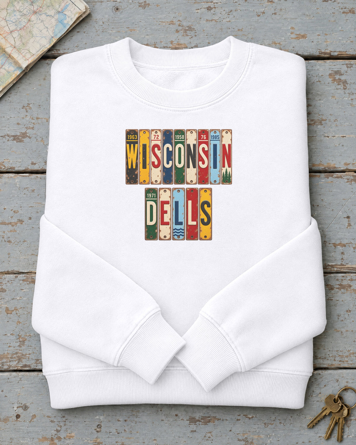 Wisconsin Dells, Wisconsin vintage license plate sweatshirt in White