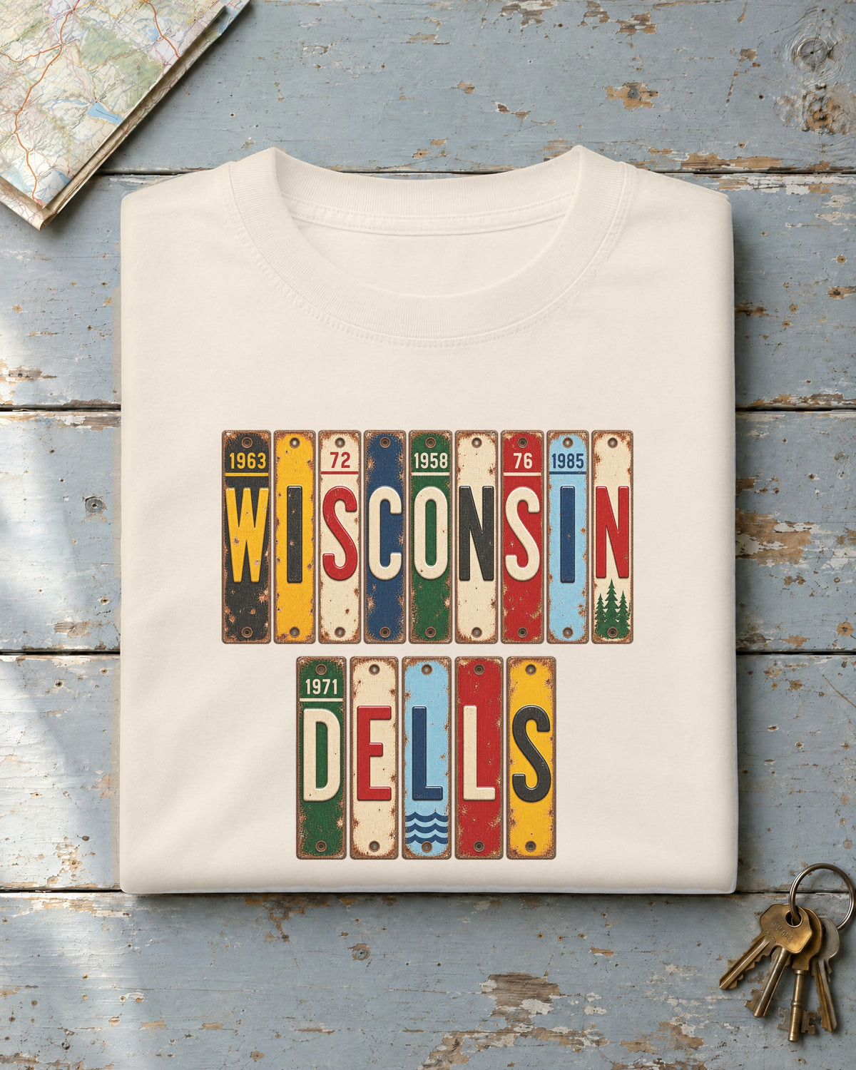Wisconsin Dells, Wisconsin vintage license plate t-shirt in Ivory