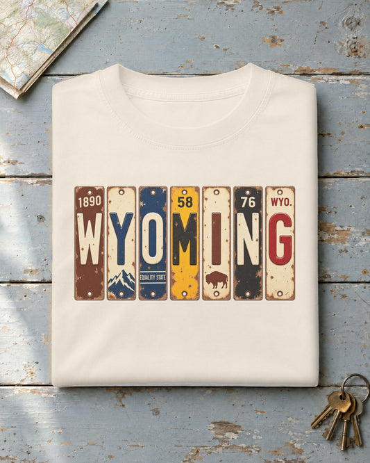 Wyoming vintage license plate t-shirt in Ivory