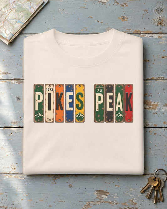 Pikes Peak, Colorado vintage license plate t-shirt in Ivory